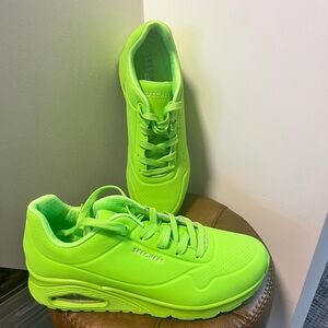 Skechers Uno Night Shades- Lime size 10